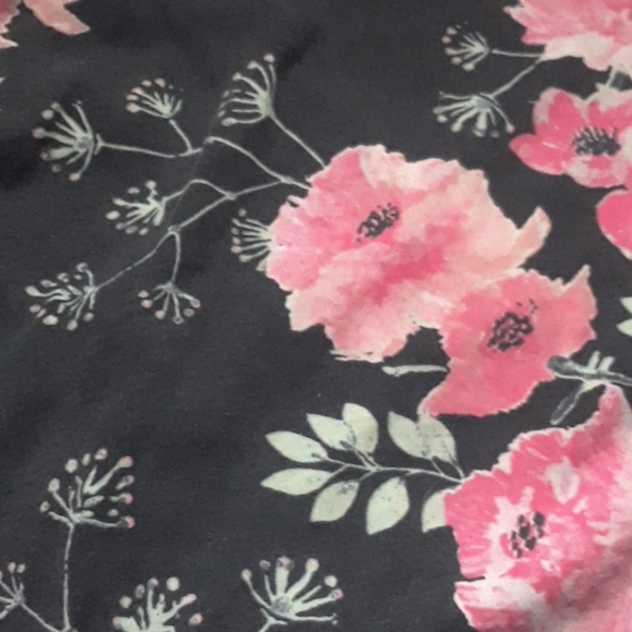 Shoulder length shirt with collar - Picture 3 of 4